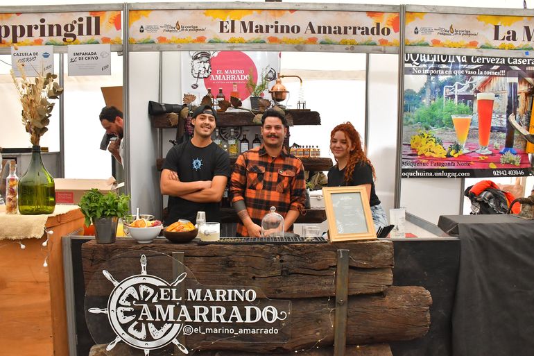 El Marino Amarrado, una de las mejores barras de tragos y cócteles de Pehuenia dijo presente en el festival y fue furor.