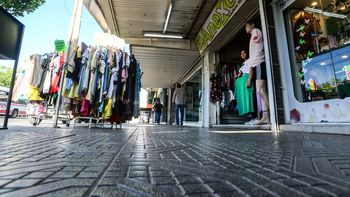 Los argentinos deciden entre pagar deudas o invertir el medio aguinaldo / Foto Archivo Los argentinos deciden entre pagar deudas o invertir el medio aguinaldo / Foto Archivo