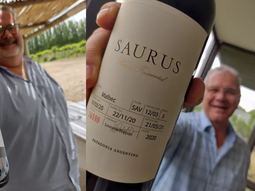 Algunos de esos vinos, incluso, marcan un espacio propio en la cancha de vinos de Argentina. Algunos de esos vinos, incluso, marcan un espacio propio en la cancha de vinos de Argentina.