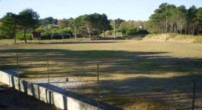 Un arco de fútbol cayó sobre un chico de 12 años y lo mató