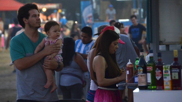 Una fiesta interminable de sábado a la noche en el río