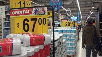 Ayer comenzaron las promociones en todo tipo de productos ante la caída que hubo en las ventas debido a la crisis económica. Ayer comenzaron las promociones en todo tipo de productos ante la caída que hubo en las ventas debido a la crisis económica.