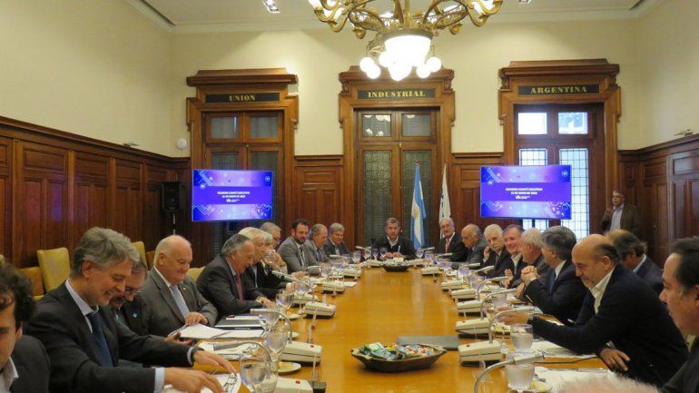 La UIA, ADINEU e YPF pusieron en común los desafíos de Vaca Muerta