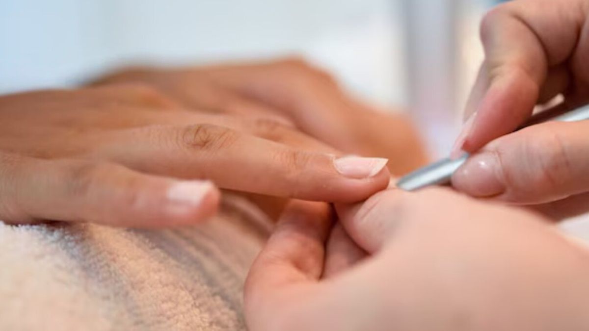 ¡Despídete de los colores vibrantes! La manicura que arrasará este invierno 2025 en Argentina