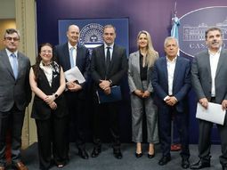 Manuel Adorni, en reunión con el Consejo de Mayo, para tratar los proyectos que se enviarán al Congreso, entre ellos la reforma laboral. Manuel Adorni, en reunión con el Consejo de Mayo, para tratar los proyectos que se enviarán al Congreso, entre ellos la reforma laboral.