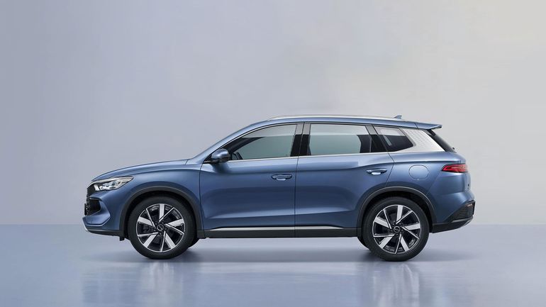 El BYD Song Pro es un SUV híbrido enchufable de 4,73 metros de largo que promete una autonomía de más de 1.000 km. El BYD Song Pro es un SUV híbrido enchufable de 4,73 metros de largo que promete una autonomía de más de 1.000 km.