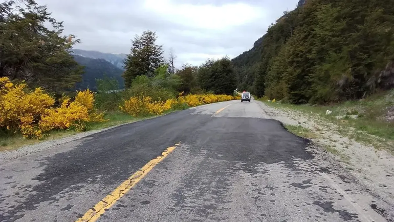 Vialidad Nacional deberá reparar el tramo de la ruta 40 que conecta Bariloche con El Bolsón. 