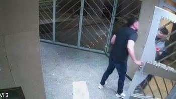 Tuvimos una cita en un bar, no surgió algo romántico y pensamos en construir una amistad. Tuvimos una cita en un bar, no surgió algo romántico y pensamos en construir una amistad.