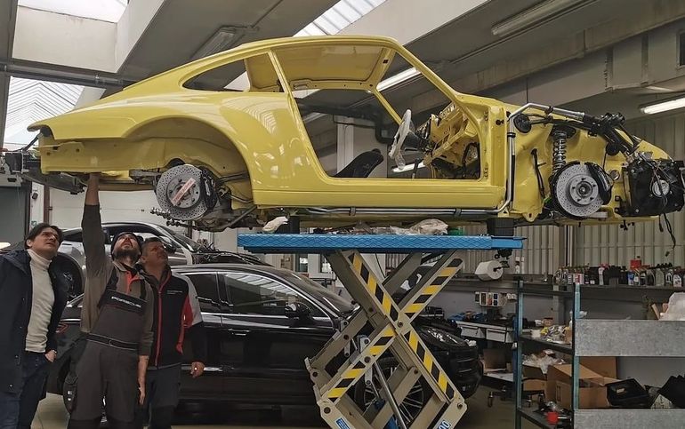 En plena restauración artesanal. (foto: @limoncellaprojekt) En plena restauración artesanal. (foto: @limoncellaprojekt)