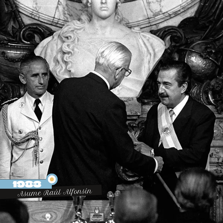 Ra&uacute;l Alfons&iacute;n asume la presidencia tras siete a&ntilde;os de dictadura.&nbsp;