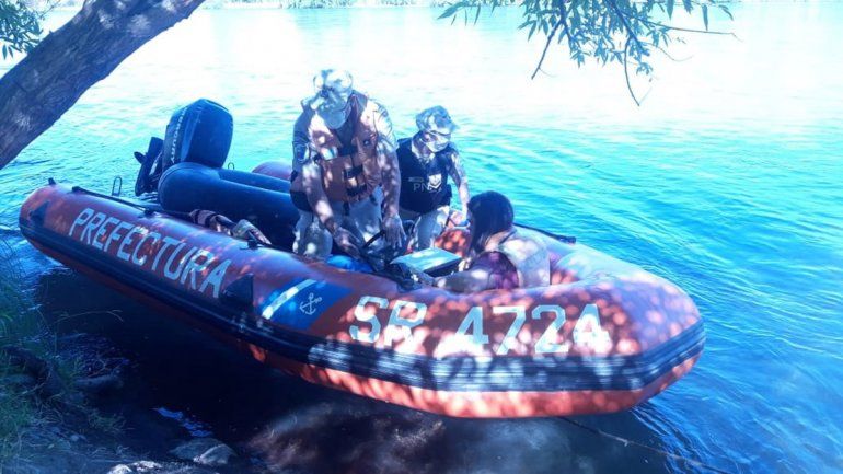 En plena cuarentena navegaban por el Limay y los atrapó Prefectura