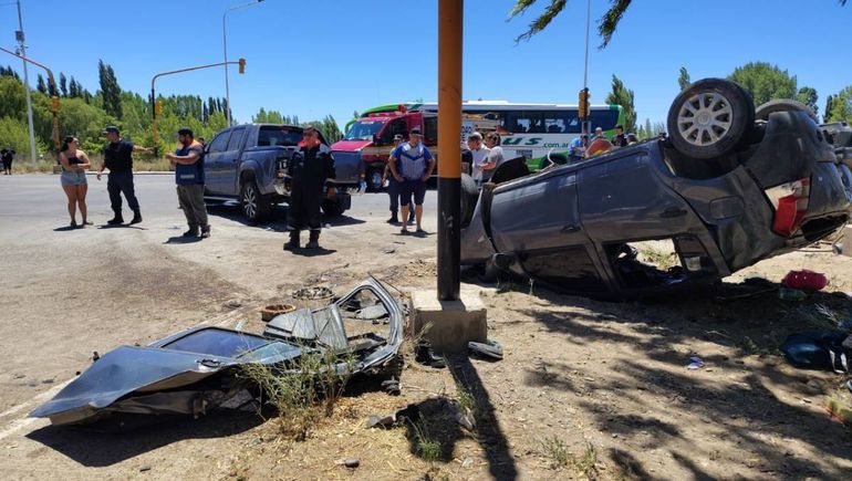 Violento choque en Ruta 22, cerca de China Muerta, dejó cuatro heridos