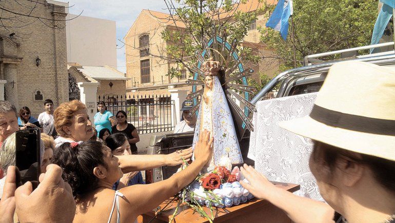 Reencuentro y emoción con la virgen de Malvinas