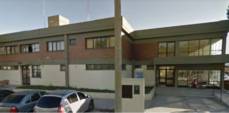 Luego del alerta de vecinos, agentes de la Comisaría Tercera de Trelew fueron haste el lugar y detuvieron al violento. Luego del alerta de vecinos, agentes de la Comisaría Tercera de Trelew fueron haste el lugar y detuvieron al violento.