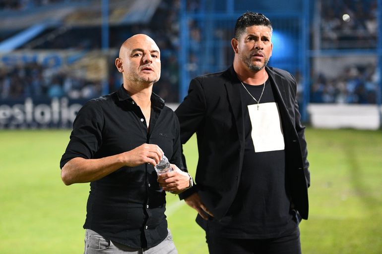 Favio Orsi y Sergio Gómez son la dupla técnica que dirige a Platense. 