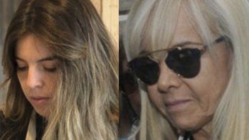 la conmovedora foto de claudia consolando a dalma, gianinna y jana maradona la conmovedora foto de claudia consolando a dalma, gianinna y jana maradona