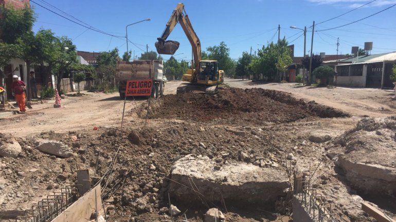 El desagüe se construye en el oeste de la ciudad.