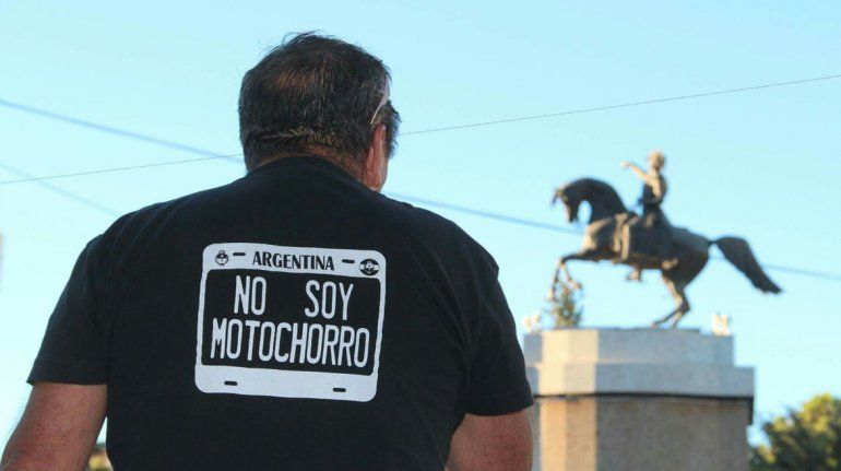 Motociclistas reiteran su rechazo a la identificación de la patente en los cascos