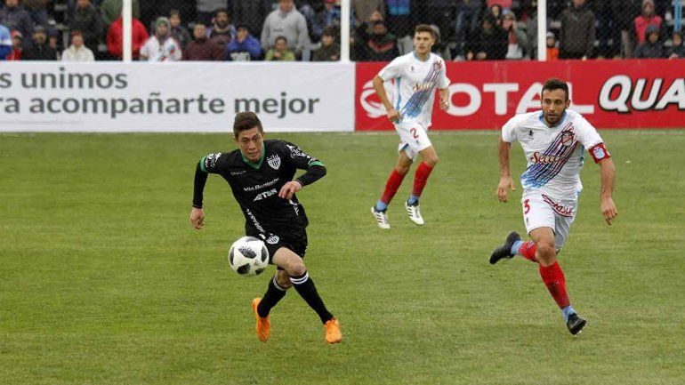 Ema Morales ingresó ante Arsenal y se perfila para hacerlo contra Almagro.