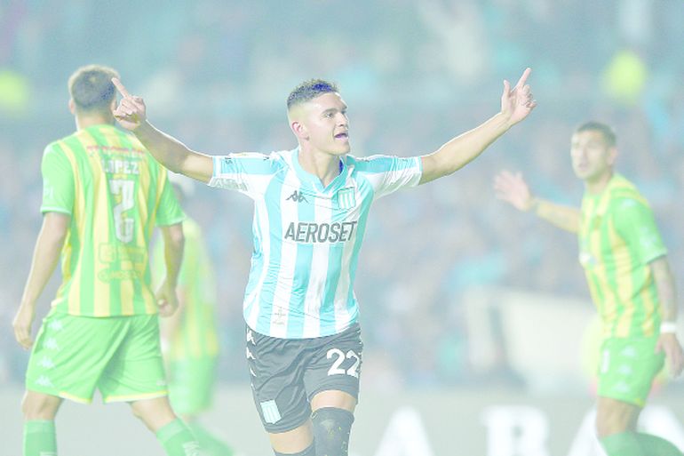 La excelente temporada de Charly Alcaraz hizo que clubes importantes de Europa se fijaran en él. La excelente temporada de Charly Alcaraz hizo que clubes importantes de Europa se fijaran en él.