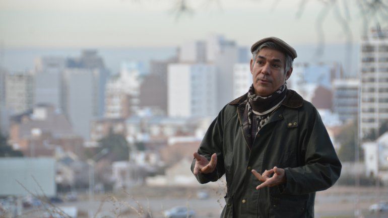 El sacerdote Fabián Arias sufrió en carne propia el rigor con que se trata a los inmigrantes en Estados Unidos. Ahora se juega por los jóvenes indocumentados en riesgo de ser deportados.