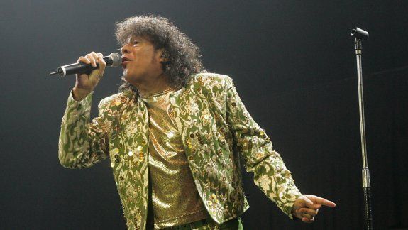 La afección en las cuerdas vocales pone en riesgo la carrera de la Mona, tras 49 años de trayectoria.&nbsp;