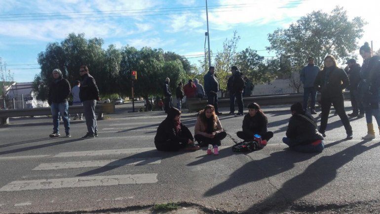 Los manifestantes cortaron la 22 en la &nbsp;intersección con Remigio Bosch.