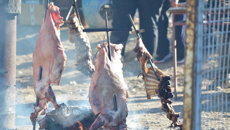 Keipon Fest: se viene la gran fiesta del capón y el intendente que la organiza se burló de la carne de burro.