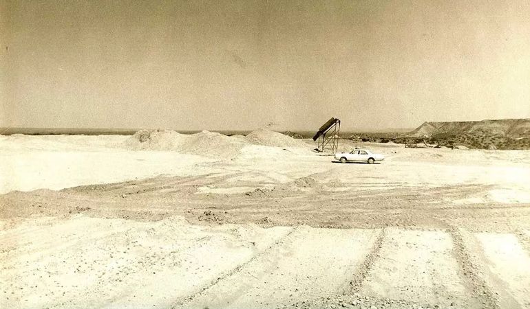 Primeros trabajos en Alta Barda (Foto: Revista Más Neuquén).