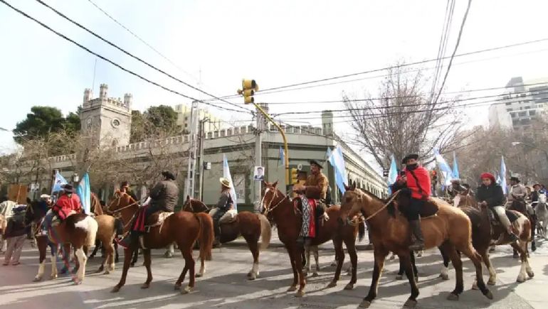 La protesta en la Federación Gaucha del Neuquén en agostro de 2029, cuando la presidía Anahí Valdez. La protesta en la Federación Gaucha del Neuquén en agostro de 2029, cuando la presidía Anahí Valdez.