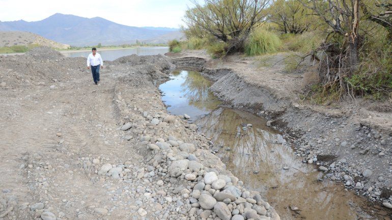 La sequía y la bajante del río Curí Leuvú dificultan el suministro de agua.&nbsp;