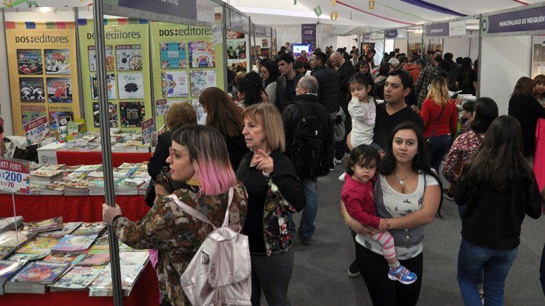 La Feria del Libro ya recibió a más  de 50 mil personas