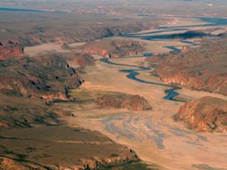 La Ría Deseado, un rincón poco conocido de la Patagonia con una biodiversidad que cautivó al mismísimo Charles Darwin. La Ría Deseado, un rincón poco conocido de la Patagonia con una biodiversidad que cautivó al mismísimo Charles Darwin.