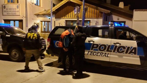 Un detenido en un allanamiento a un kiosco narco en Zapala