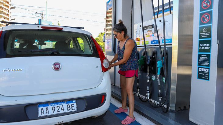 El viernes YPF decidirá qué hará con el precio de los combustibles. El viernes YPF decidirá qué hará con el precio de los combustibles.