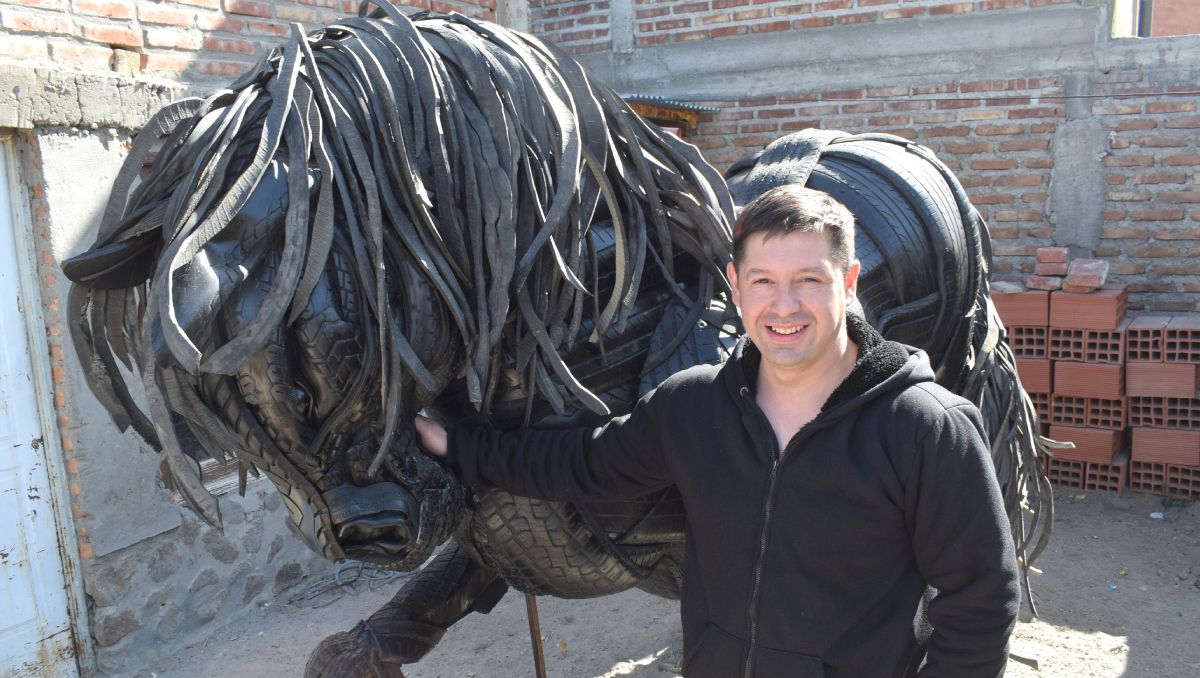 El zapalino que hace arte con materiales reciclados