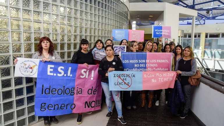 Padres Pro Vida se manifiestan en el CPE por la educación sexual