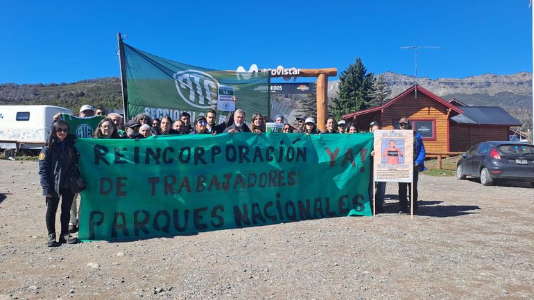 Reclamo de los trabajadores de Parques Nacionales en Patagonia Run. Foto: Gentileza. Reclamo de los trabajadores de Parques Nacionales en Patagonia Run. Foto: Gentileza.