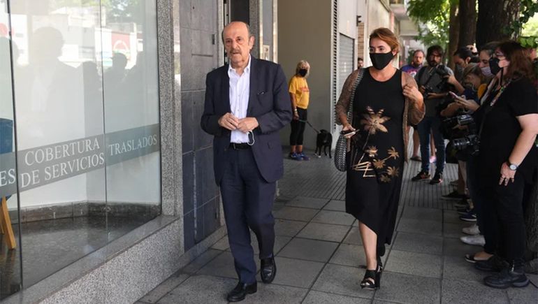 El ex suegro de Rozín, Julio Bárbaro -papá de Cármela- y la periodista Nancy Pazos.