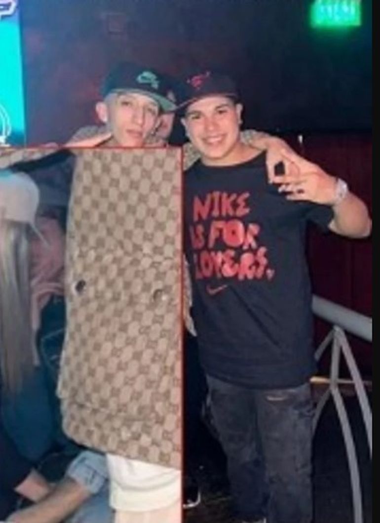 La foto de la discordia fue sacada por Nacho, el novio de La Tora, que desmiente la infidelidad de su pareja con el salteño. La foto de la discordia fue sacada por Nacho, el novio de La Tora, que desmiente la infidelidad de su pareja con el salteño.