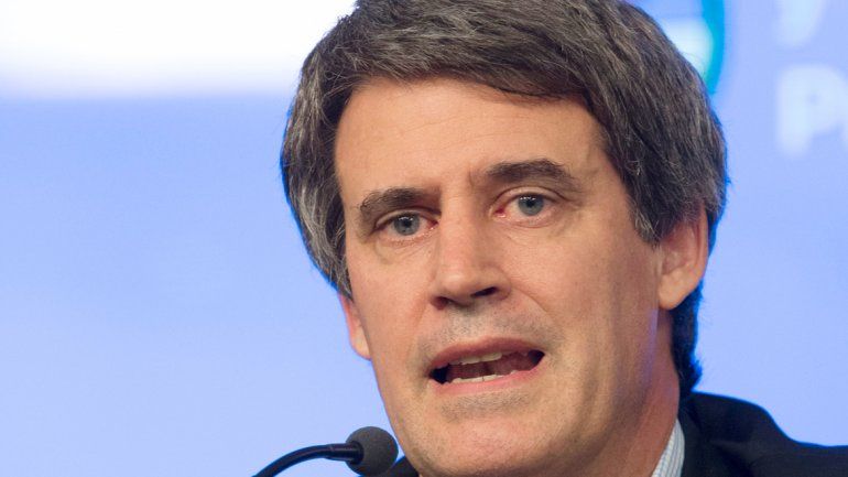 El ministro se refirió a las políticas K ante empresarios en Madrid.