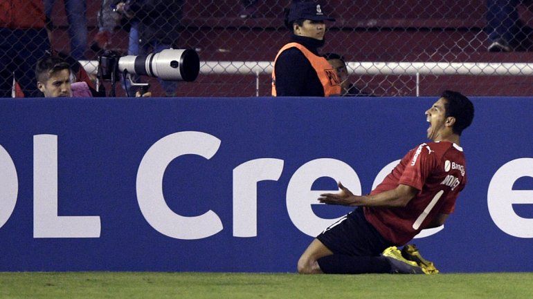 El Rojo sufrió, pero está en octavos y sigue su técnico