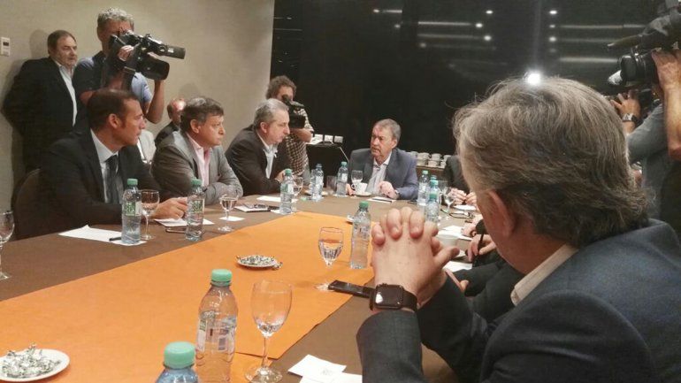Gutiérrez se reúne con sus pares, previo al encuentro con Macri por Ganancias