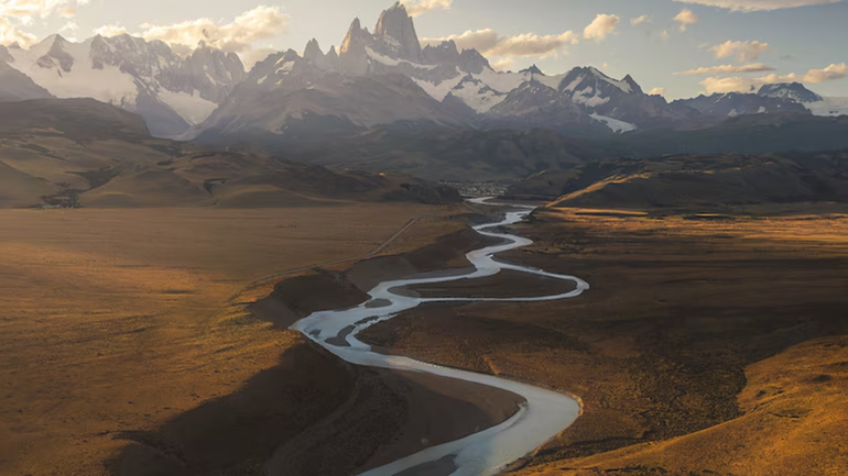 La planta de tratamiento cloacal no tiene capacidad para tratar los efluentes de la localidad y los desechos van directo al río de El Chaltén, que según se comprobó, está contaminado con la bacteria echerichia coli.