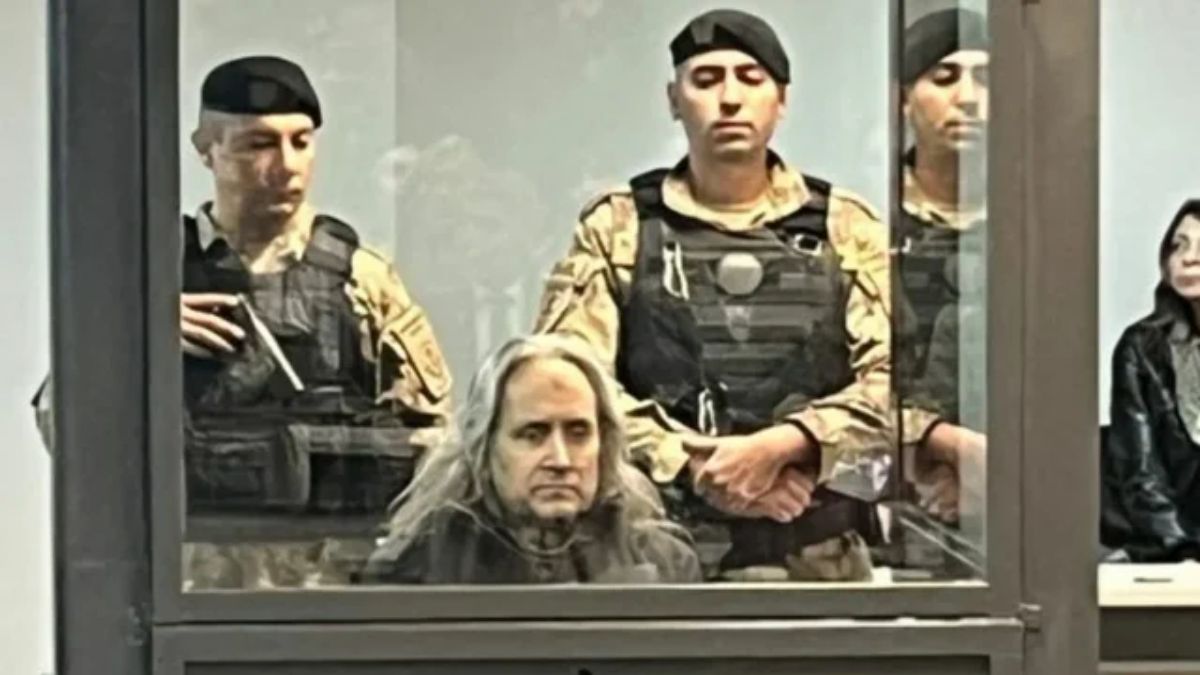 La Hiena Humana Carmona enfrenta su cuarto juicio encerrado en una cabina de vidrio thumbnail