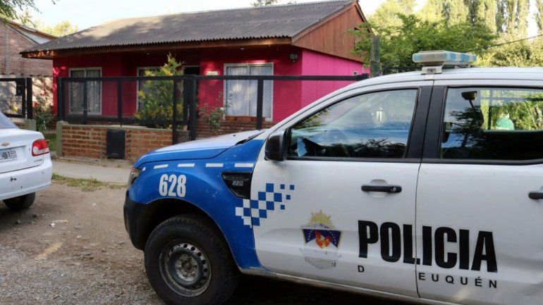 Se fue de viaje y le robaron hasta la ropa de sus nenes