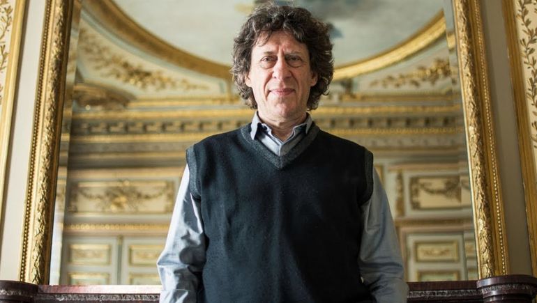 Denuncian al periodista Pedro Brieger por acoso sexual