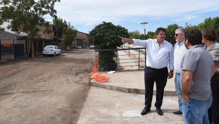 Mariano Gaido anunció que el asfalto en Rincón de Emilio estará listo en abril. Mariano Gaido anunció que el asfalto en Rincón de Emilio estará listo en abril.