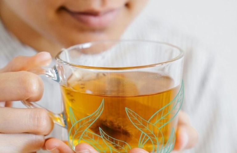La infusión con solo dos ingredientes que ayuda a combatir los virus del invierno