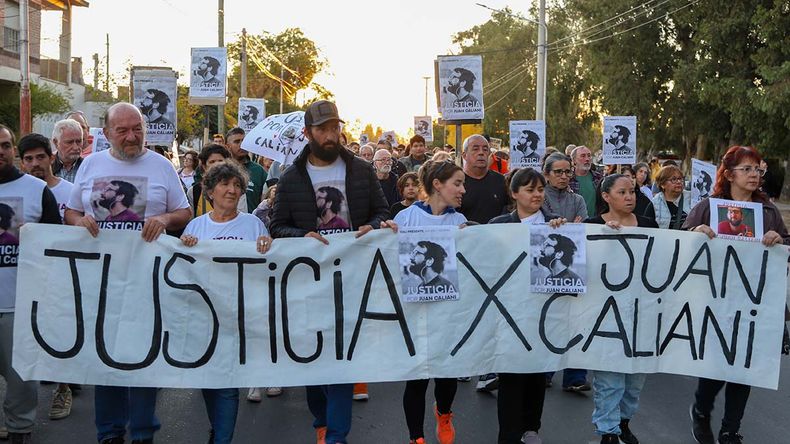 Asesinato de Juan Caliani: los adolescentes fueron condenados a 6 y 9 años de cárcel | LM Neuquen Asesinato de Juan Caliani: los adolescentes fueron condenados a 6 y 9 años de cárcel